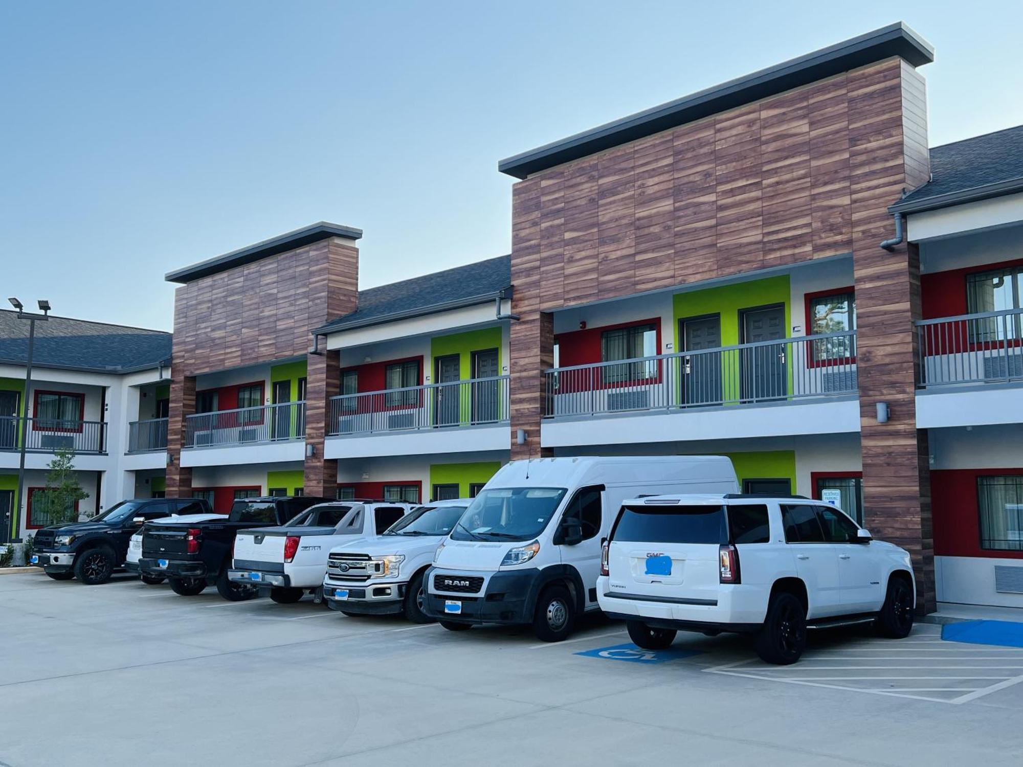 Americas Best Value Inn & Suites Kingwood Iah Airport Humble Exterior foto